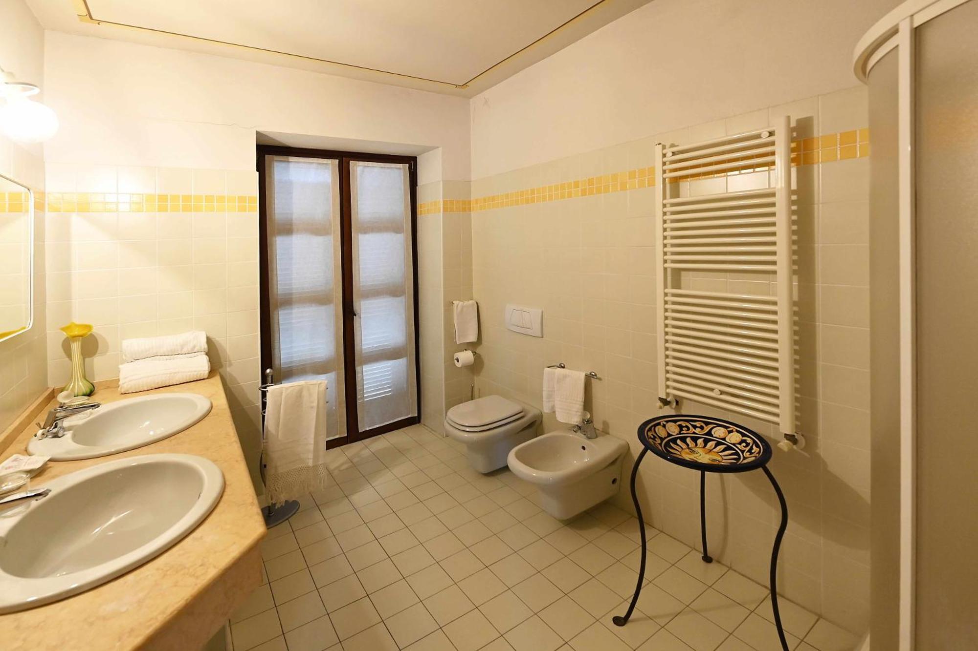 Hostal La Ca Dolga La Morra Habitación foto